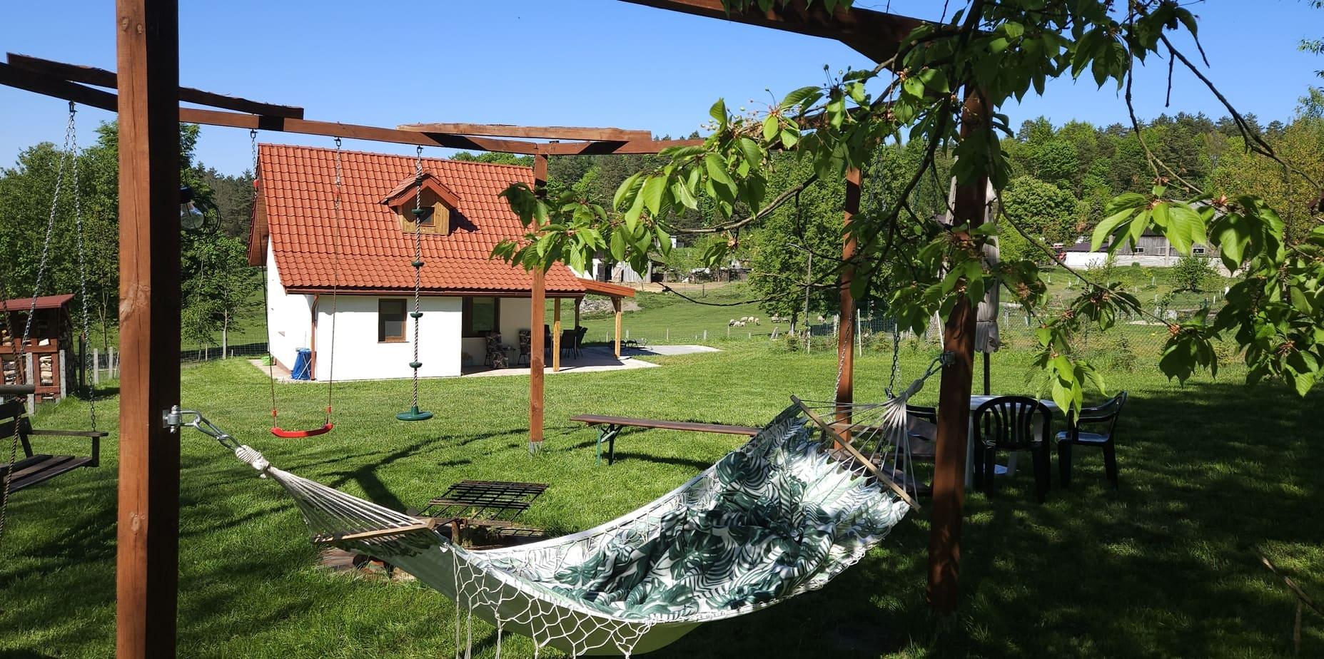 Panorama ogrodu i domu